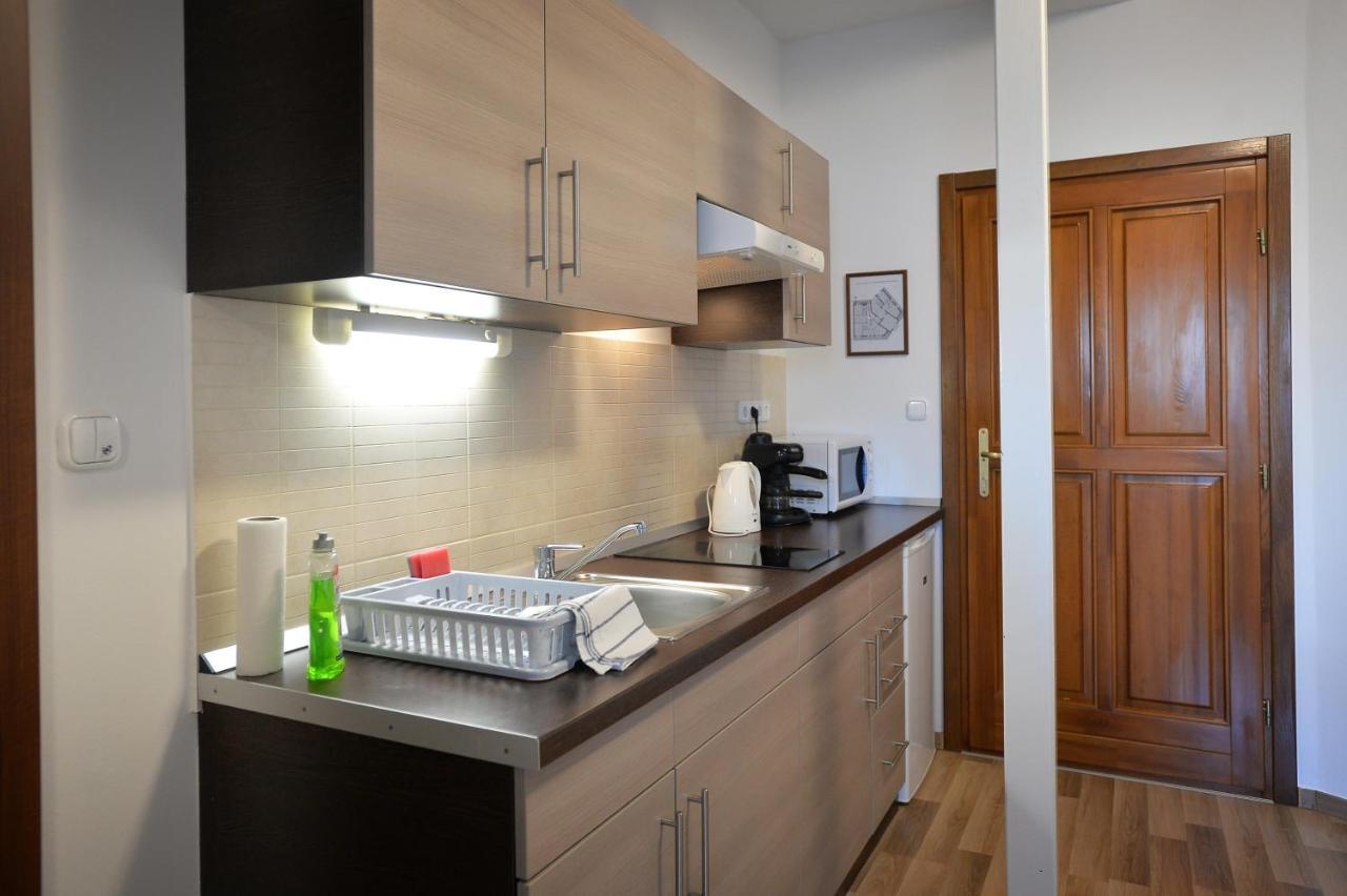 Corner Apartman Эгер Экстерьер фото